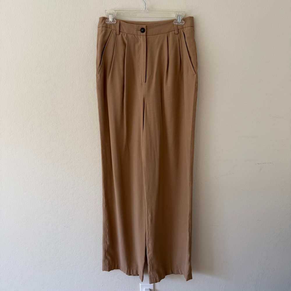 Calvin Klein Soft Twill Relaxed Pleated Trouser - Size 28 in Tan - Picture 4 of 12